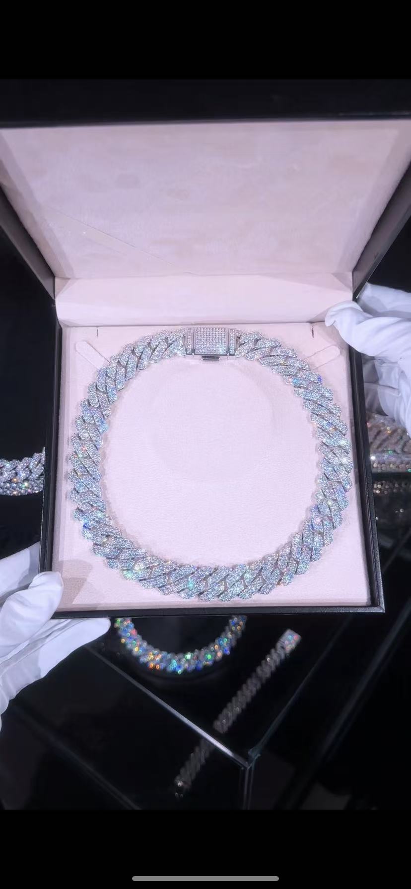 20 mm Iced Out Cuban Link Chain — 260 g of VVS Moissanite